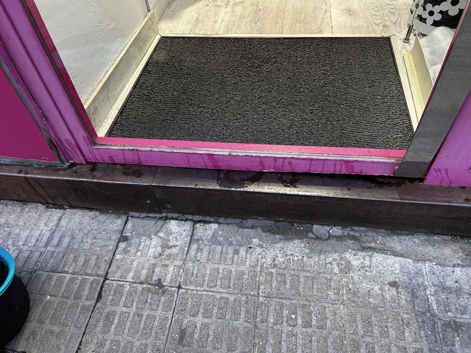 Puerta de la tienda MonetAtelier