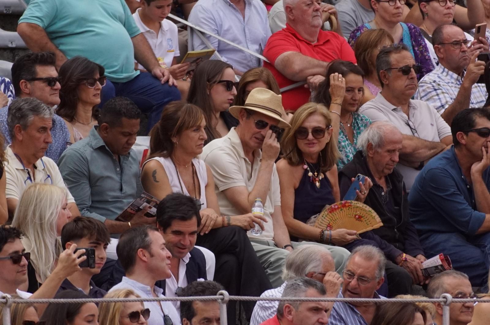 Expectación por ver los caballos de rejoneo en La Glorieta: imágenes del ambiente en los tendidos y en el patio de cuadrillas