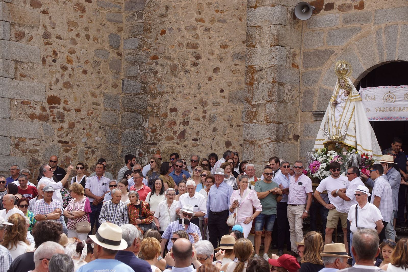 Valdejimena sale a los campos en su romería para honrar a su patrona