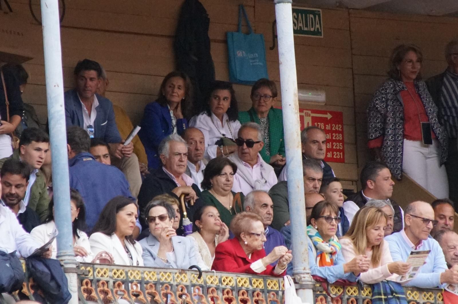 ambiente-en-el-patio-de-cuadrillas-de-la-glorieta-para-ver-a-sergio-galan-diego-ventura-y-guillermo-hermoso-de-mendoza-21-de-septiembre-de-2024-fotos-juanes-55