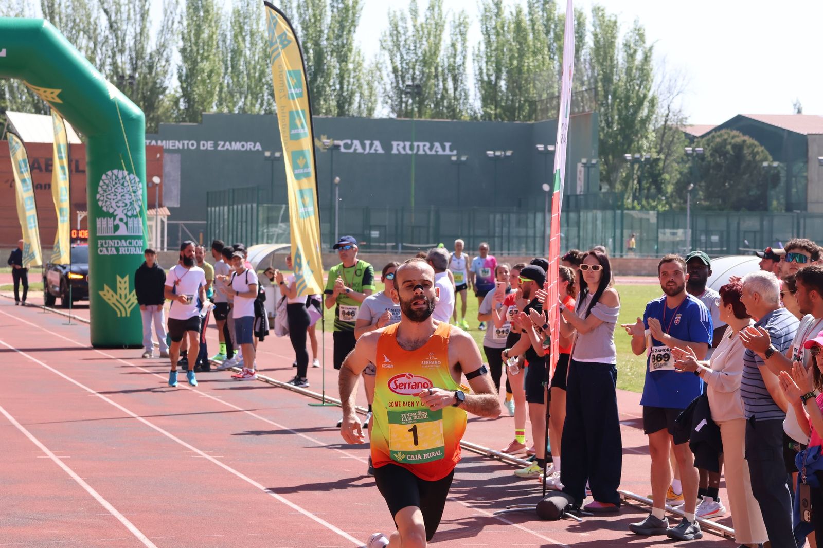 GALERÍA | Revive en imágenes la llegada a meta de los atletas en la Media Maratón de Zamora