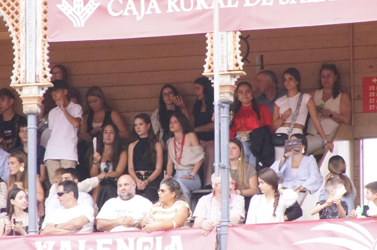 Expectación por ver los caballos de rejoneo en La Glorieta: imágenes del ambiente en los tendidos y en el patio de cuadrillas