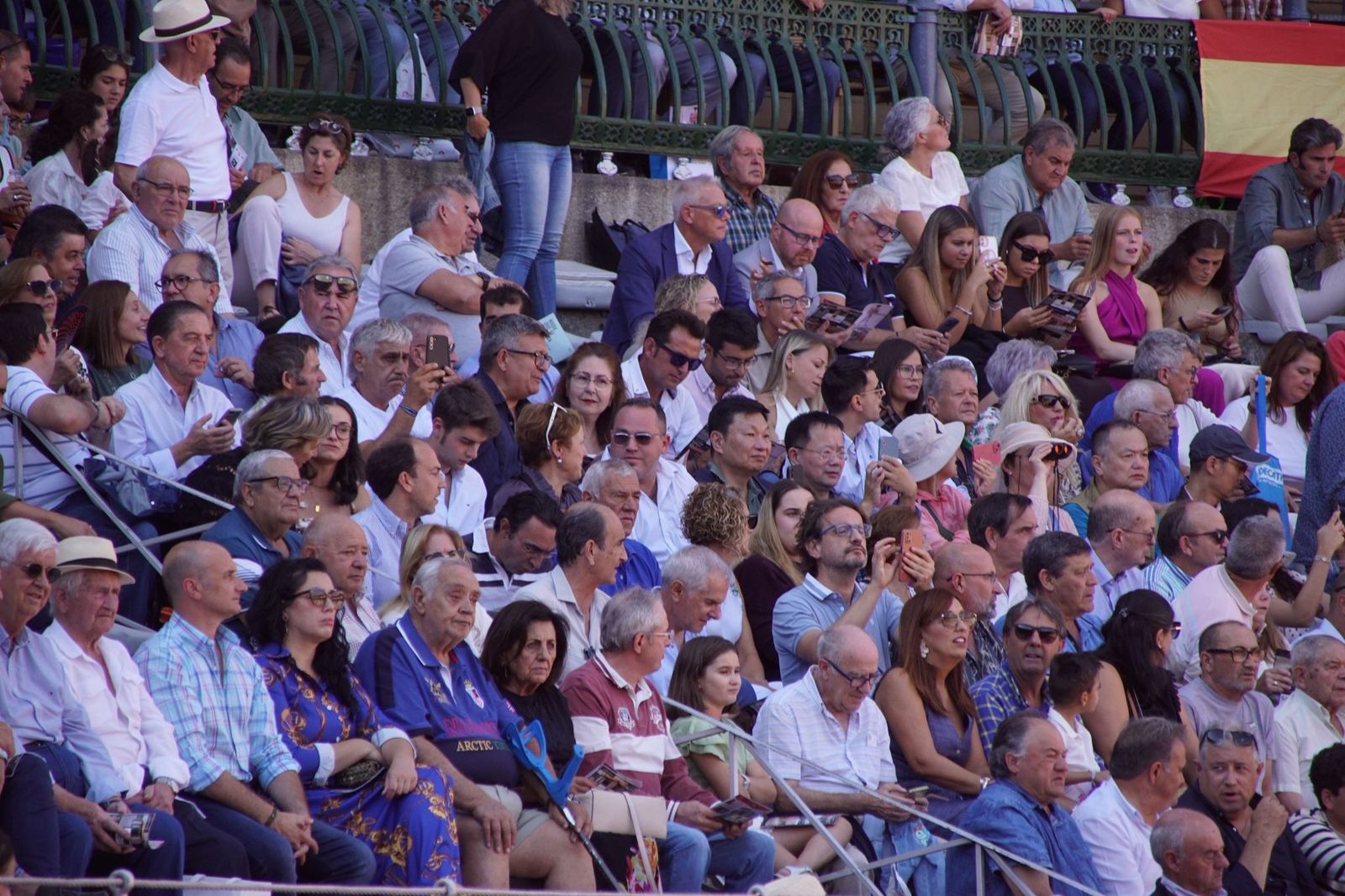 Así han vivido los salmantinos el primer festejo de la feria taurina 2025: imágenes del ambiente en los tendidos y en el patio de cuadrillas