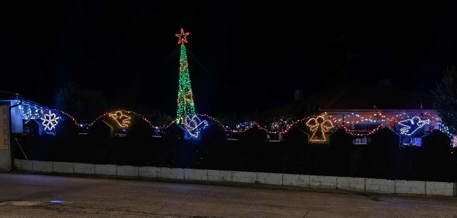 J.A.L.M. - decoración navideña en Fuenteguinaldo (1).jpg