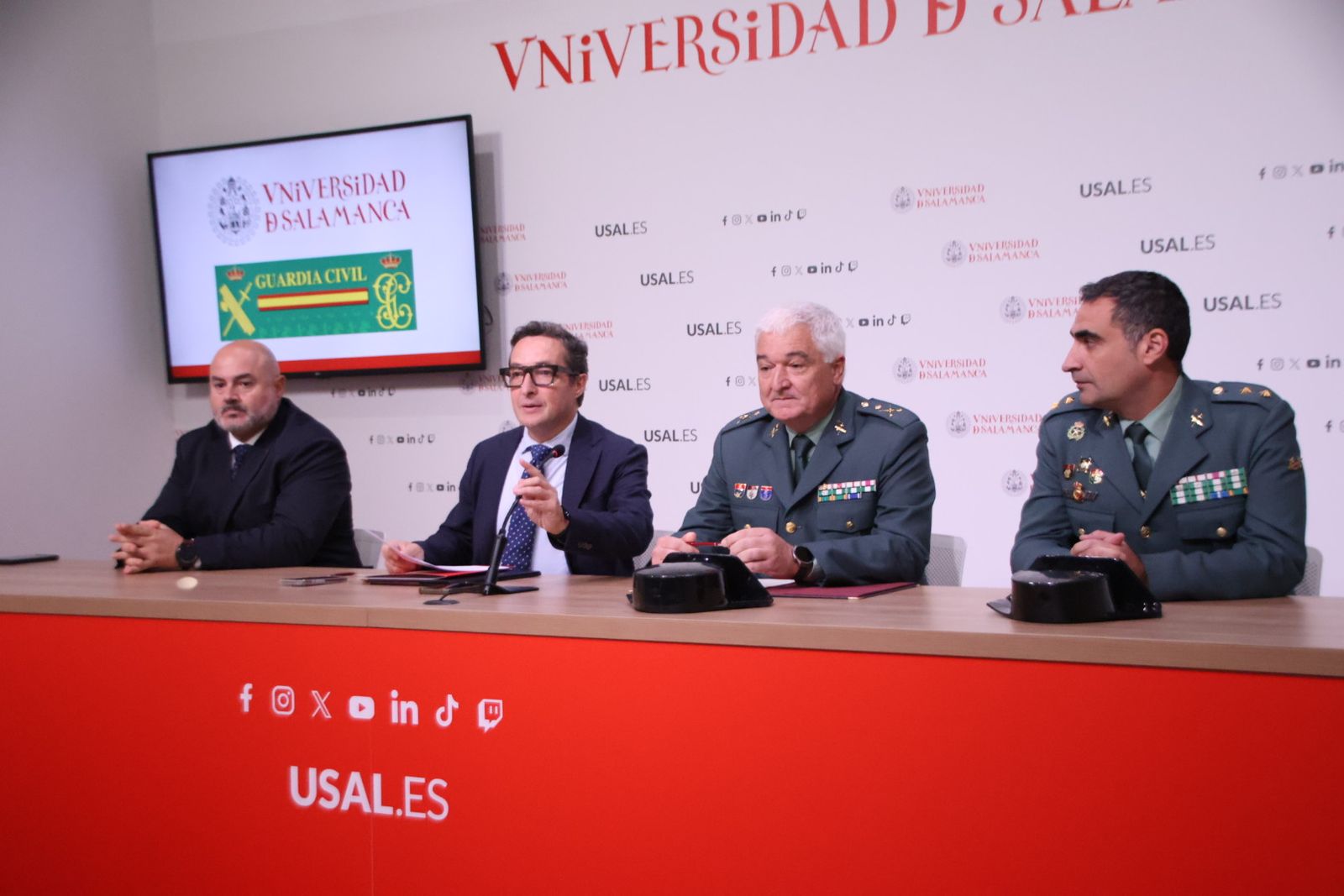 Firma de el protocolo general de actuación en materia de formación e investigación