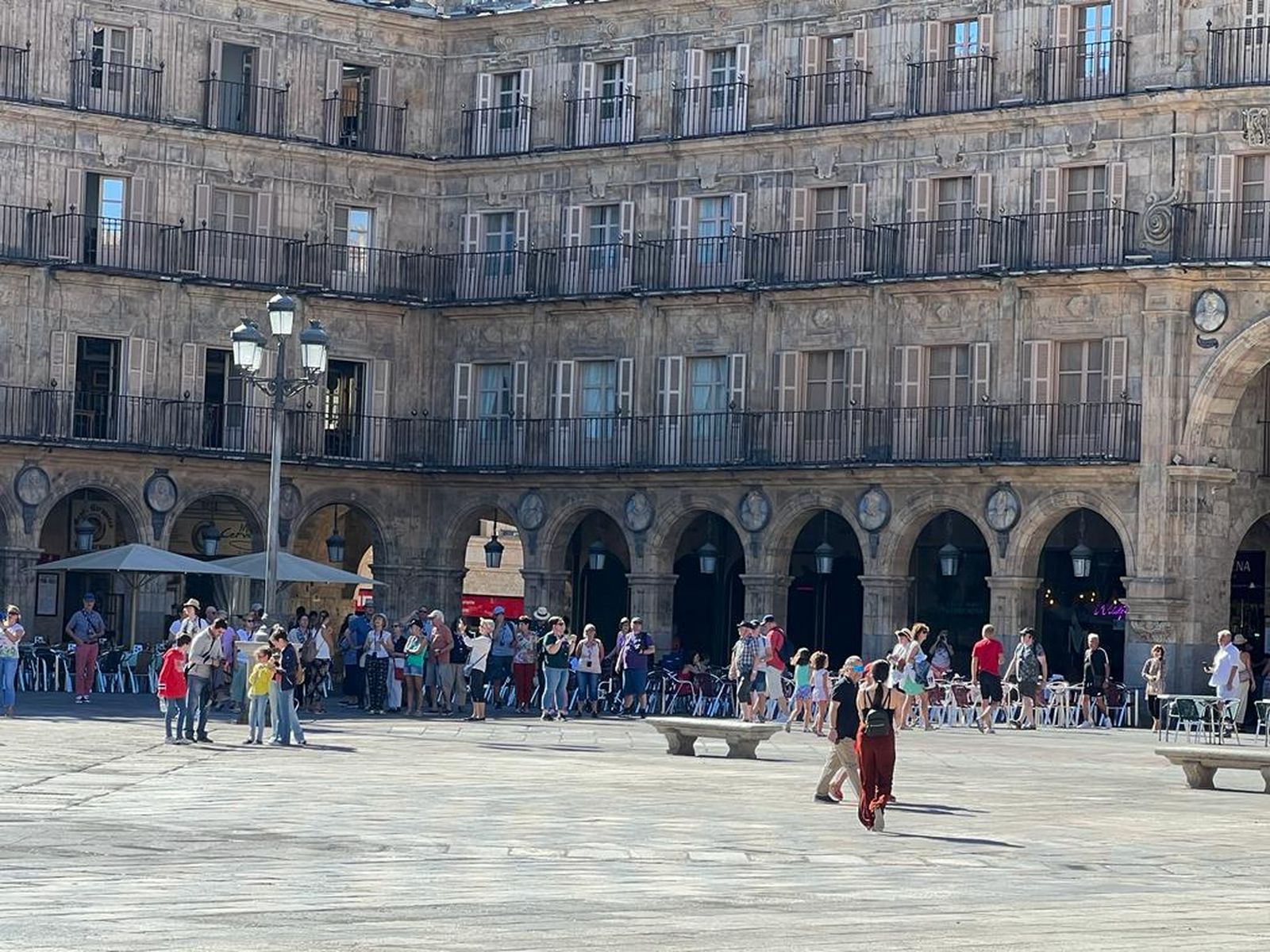Gente en la plazo mayor de Salamanca (1)