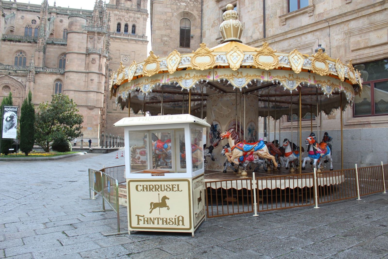 Tiovivo en la Plaza Anaya. Fotos Carlos H.G