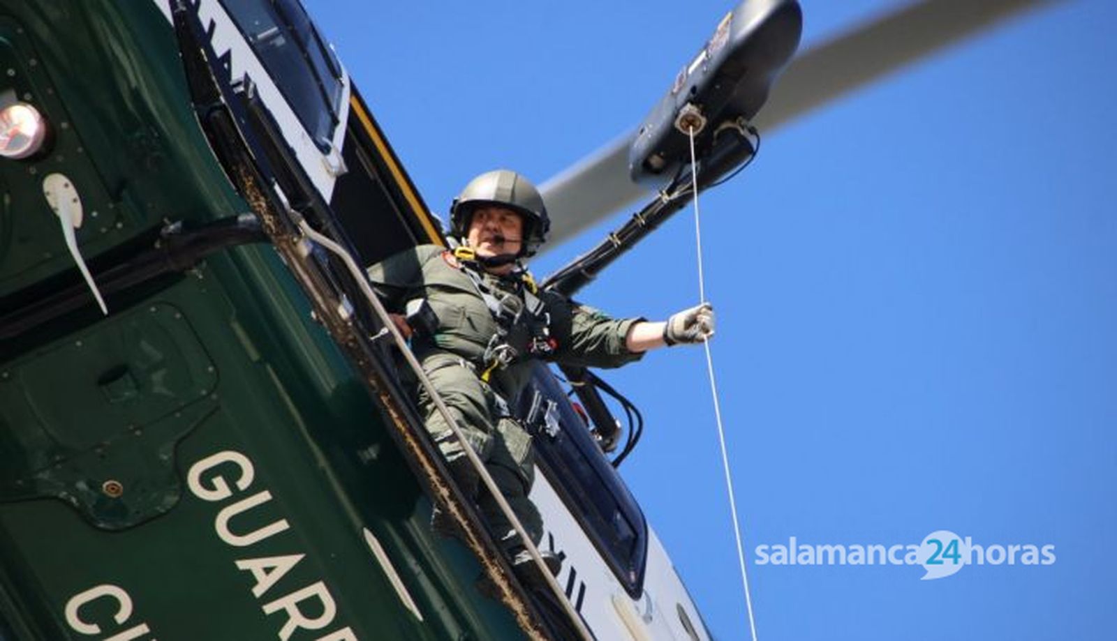 Simulacro de rescate en montaña – sobrevuelo helicóptero GC Simulacro de rescate en montaña – sobrevuelo helicóptero GC