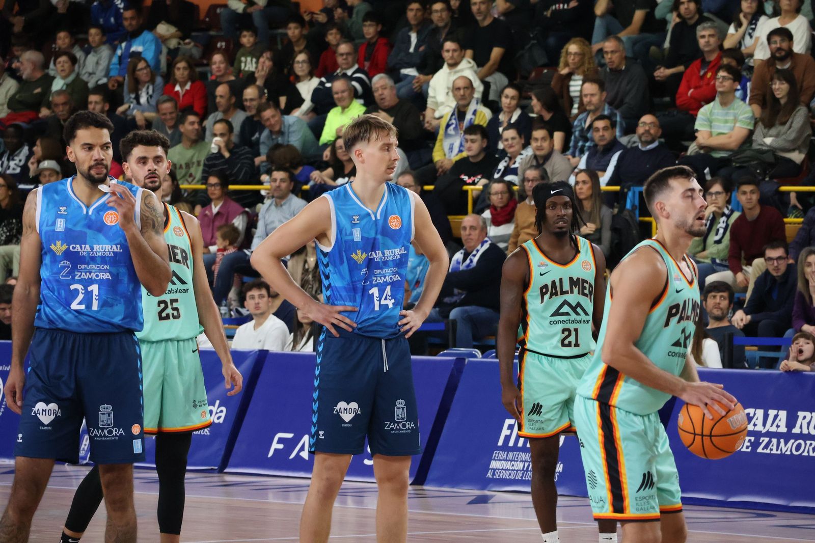 GALERÍA | El CB Zamora recibe en el Ángel Nieto al Basket Mallorca Palma en busca de la victoria