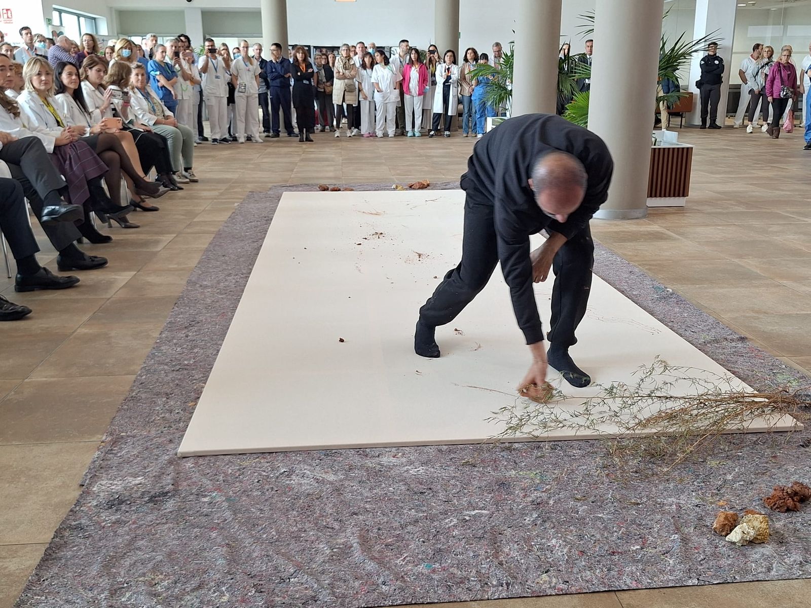 50º Aniversario del Hospital Clínico  Universitario con una intervención artística “Latidos  de barro” (11).jpeg