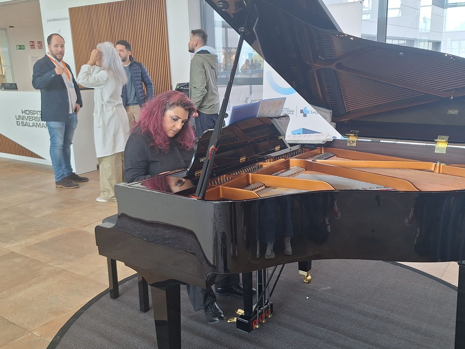 50º Aniversario del Hospital Clínico  Universitario con una intervención artística “Latidos  de barro” (31).jpeg