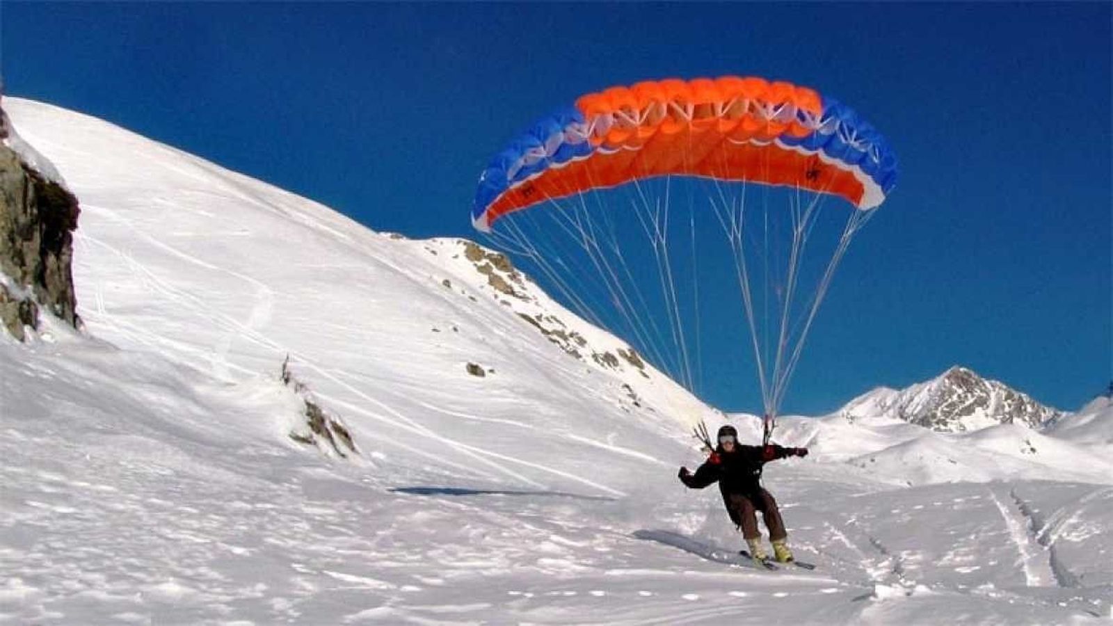 Suspendido el primer Open Ibérico de Parapente de La Covatilla