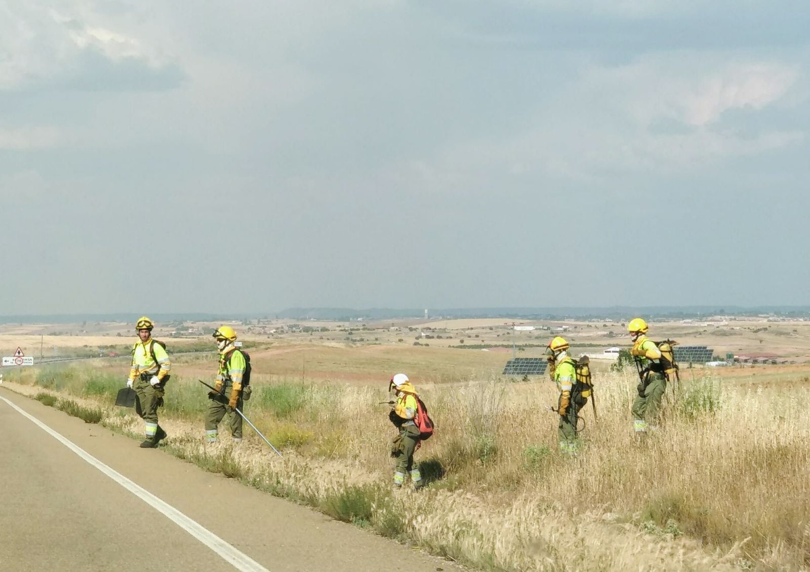 Fuego incendio carretera bomberos pereruela 5