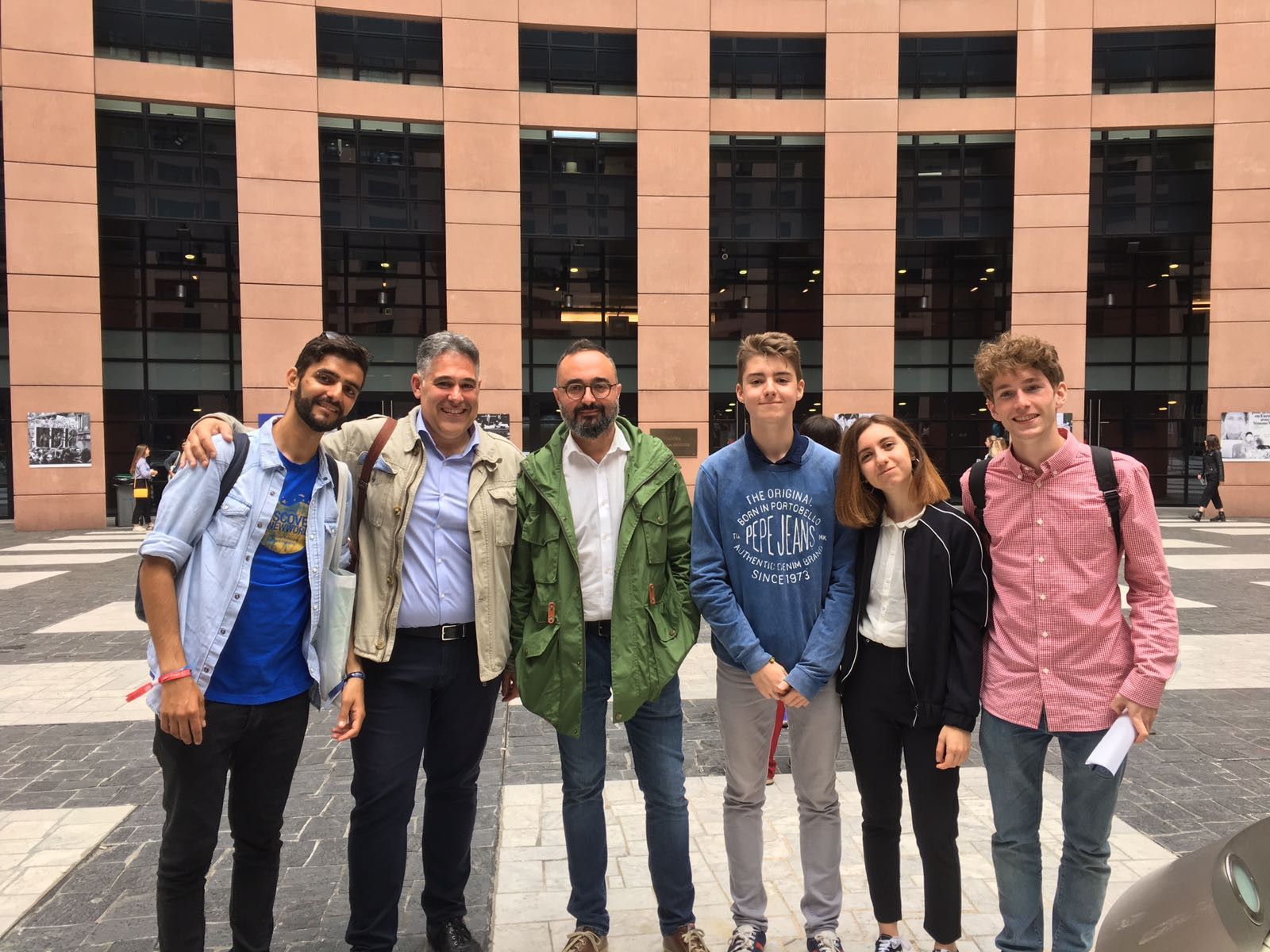 En la entrada al Parlamento Europeo