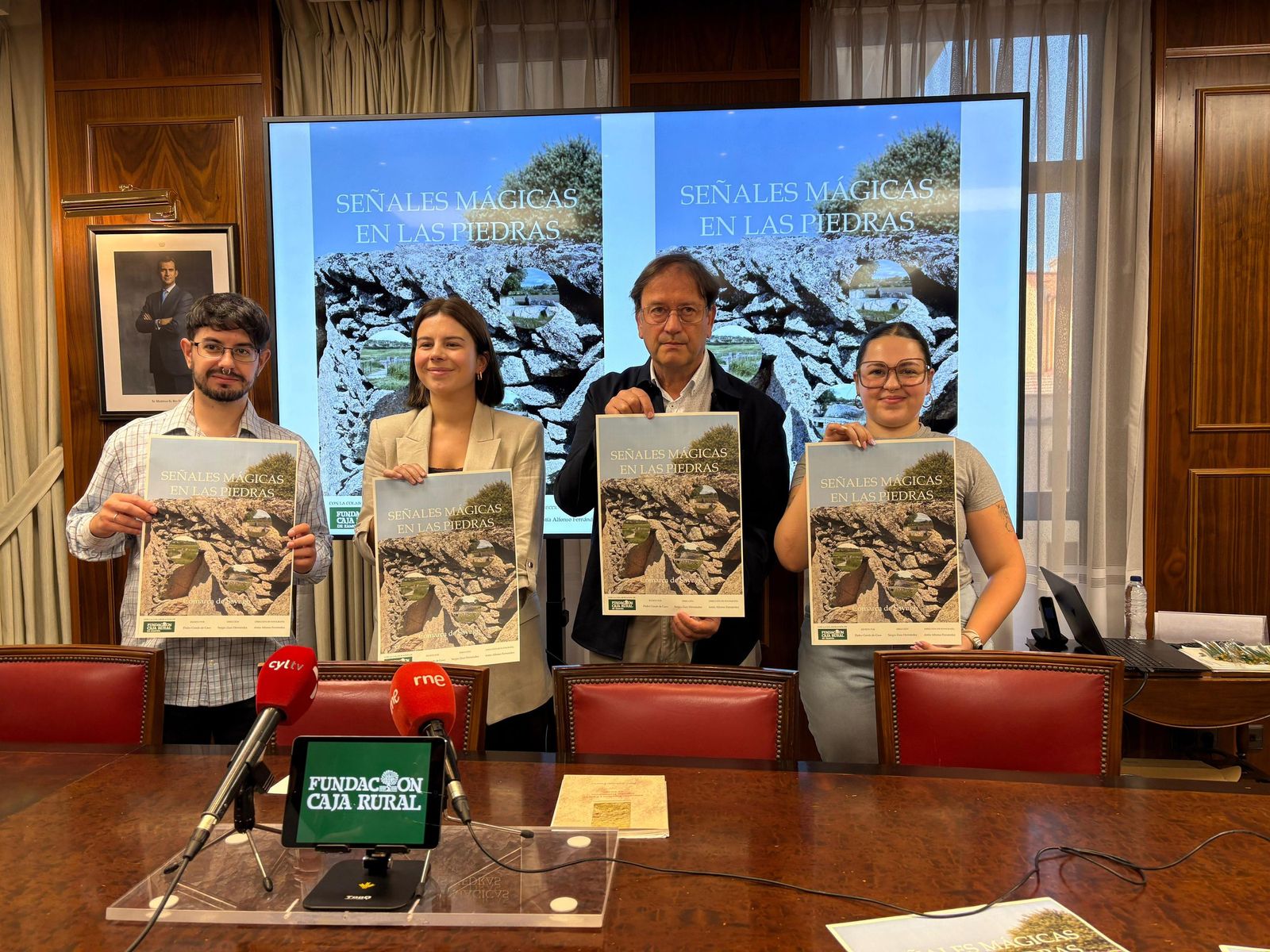 Un instante de la rueda de prensa