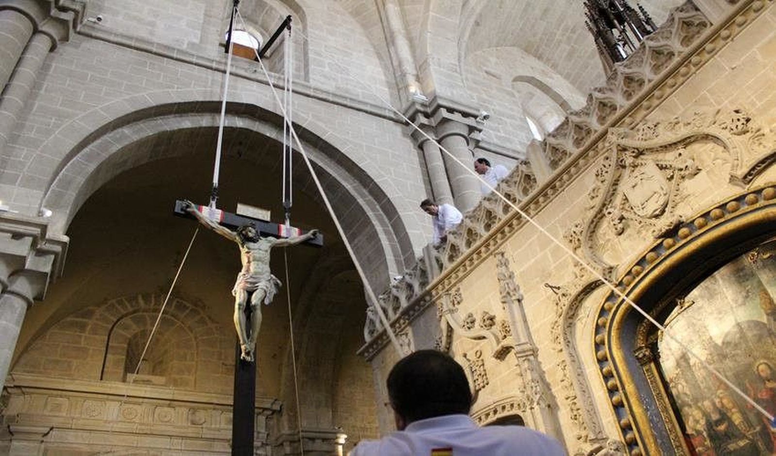 El Santísimo Cristo de las Injurias ya descansa en su mesa procesional
