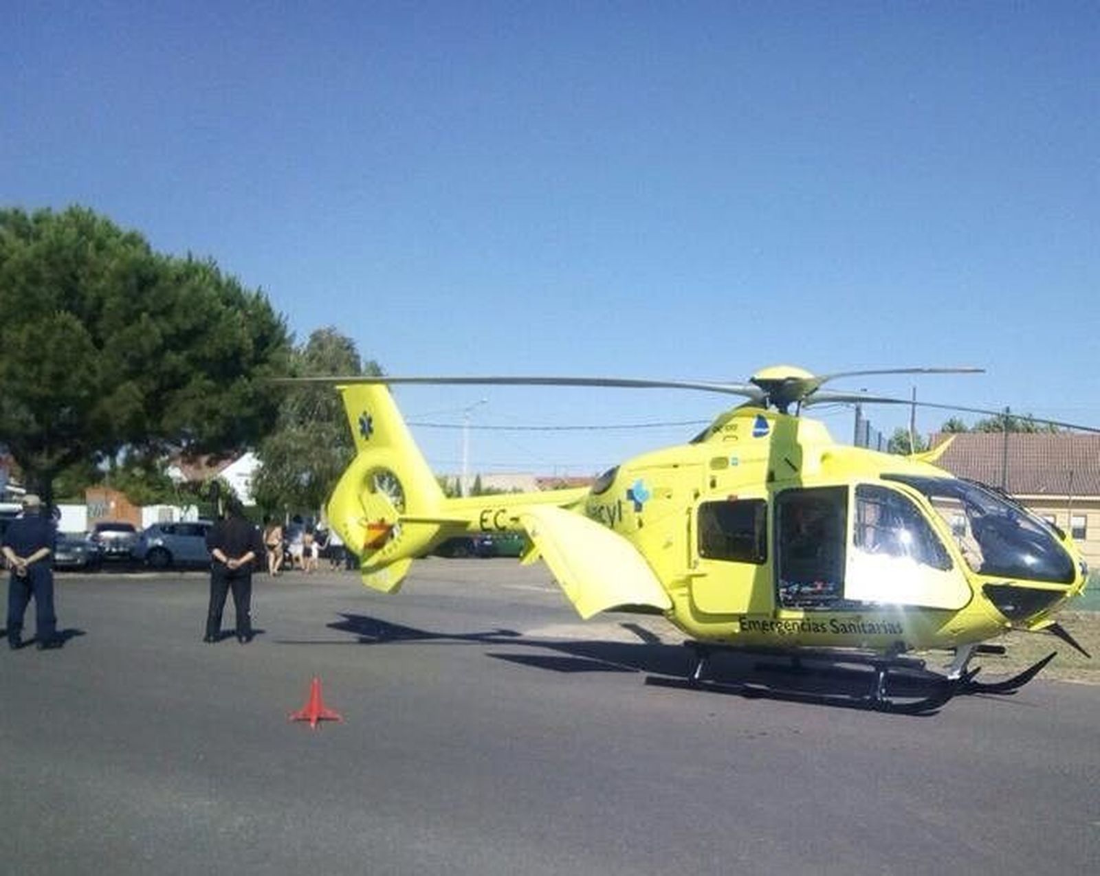 Rescatan a un niño de ocho años que flotaba inconsciente en la piscina de Morales