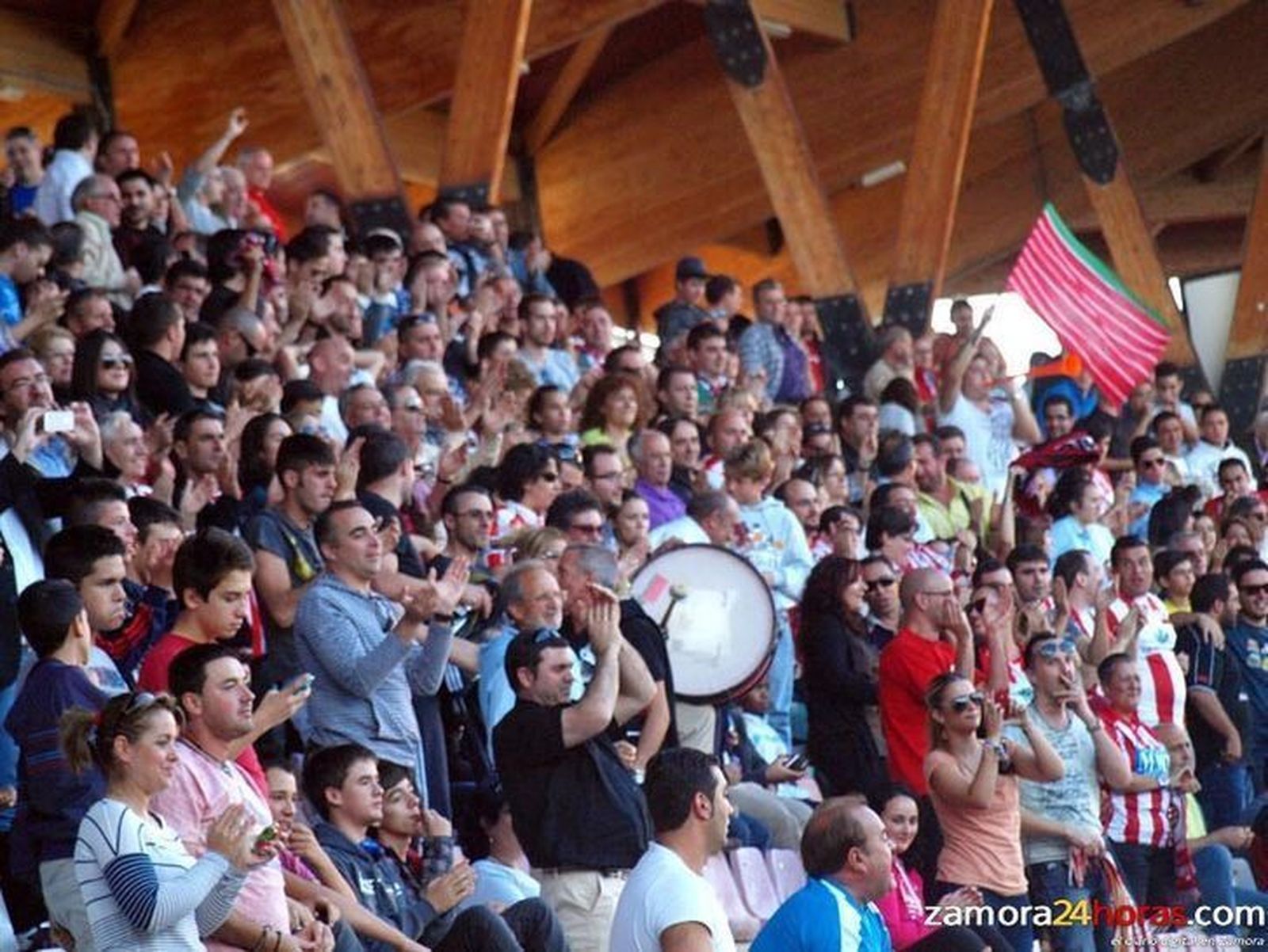 El comercio apoya al Zamora CF y beneficia a los socios del club