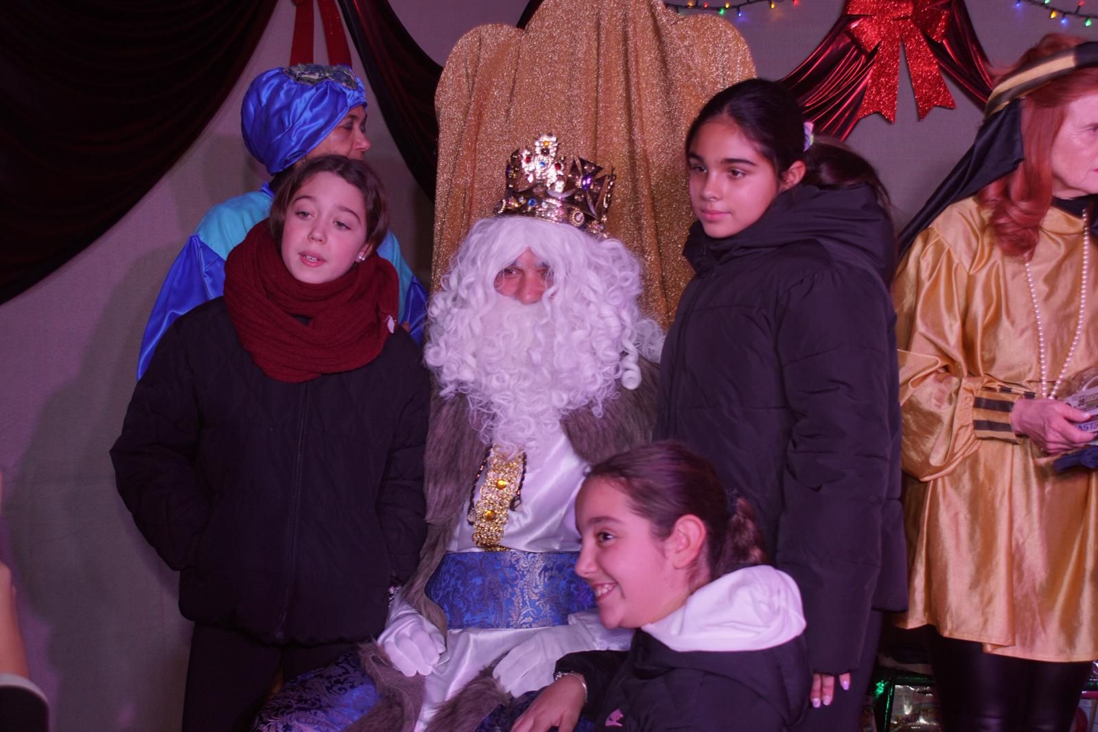 Los Reyes Magos reciben las cartas de los niños de El Encinar