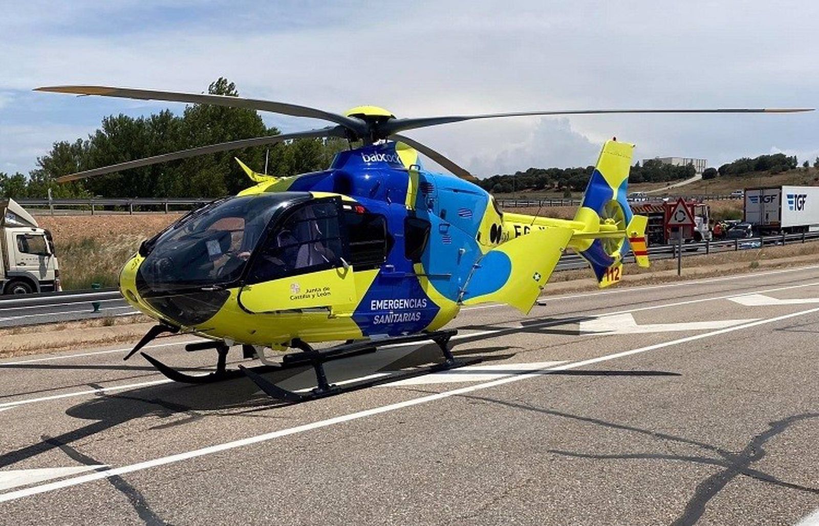 Helicóptero medicalizado Sacyl en un accidente. Archivo Helicóptero medicalizado Sacyl en un accidente. Archivo