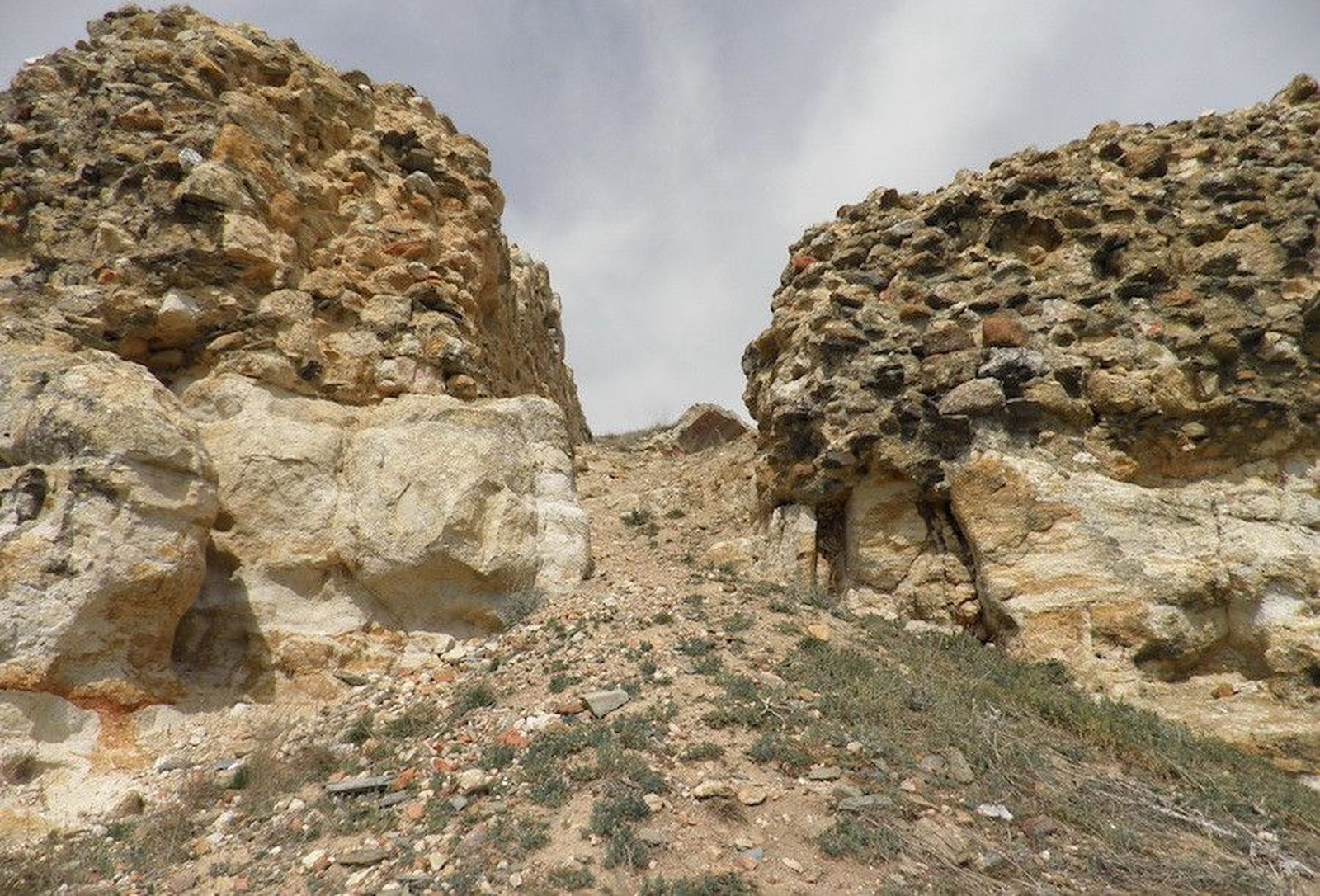 Ruinas del castillo de Carpio Bernardo en Villagonzalo de Tormes