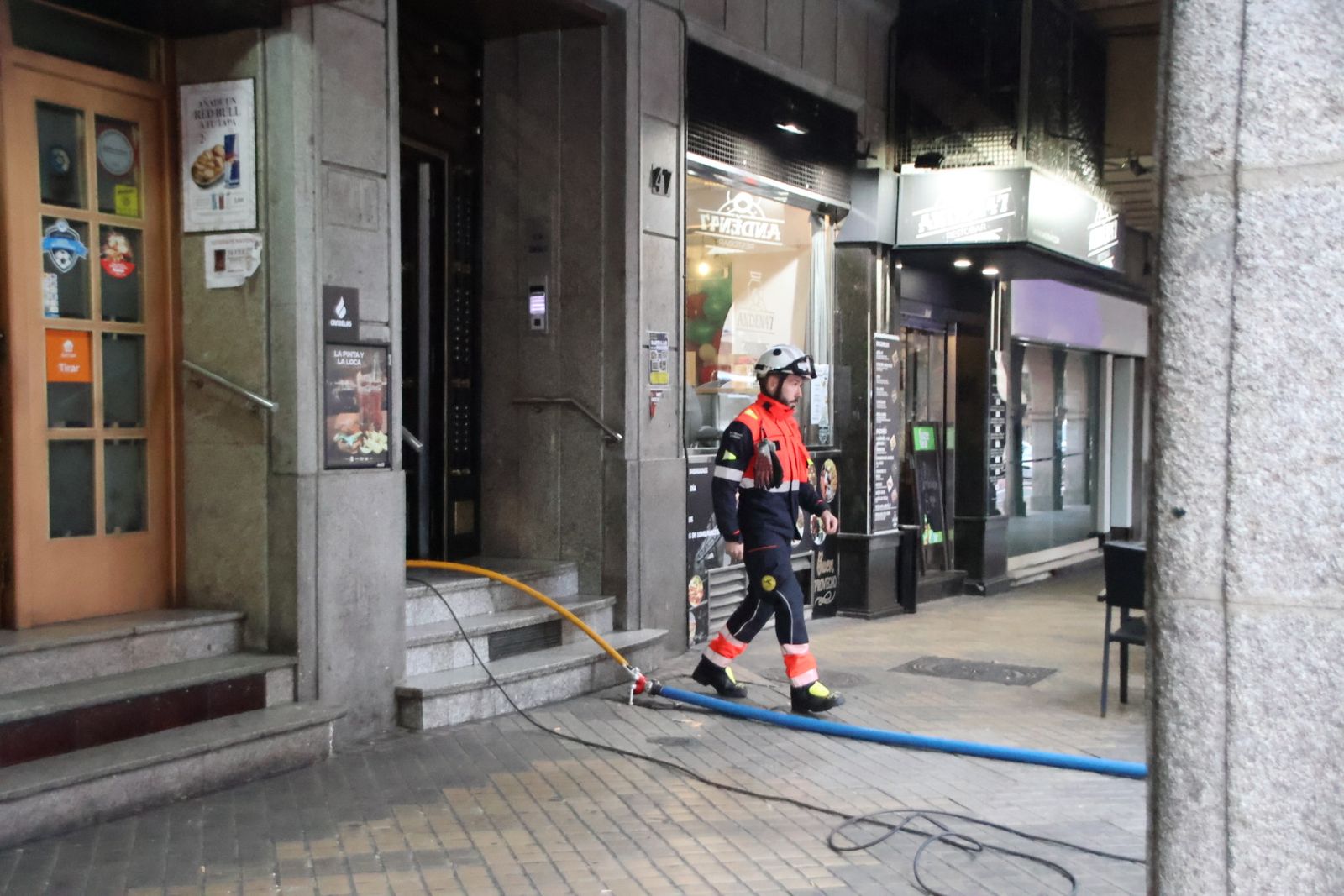 Bomberos en Gran Vía 47
