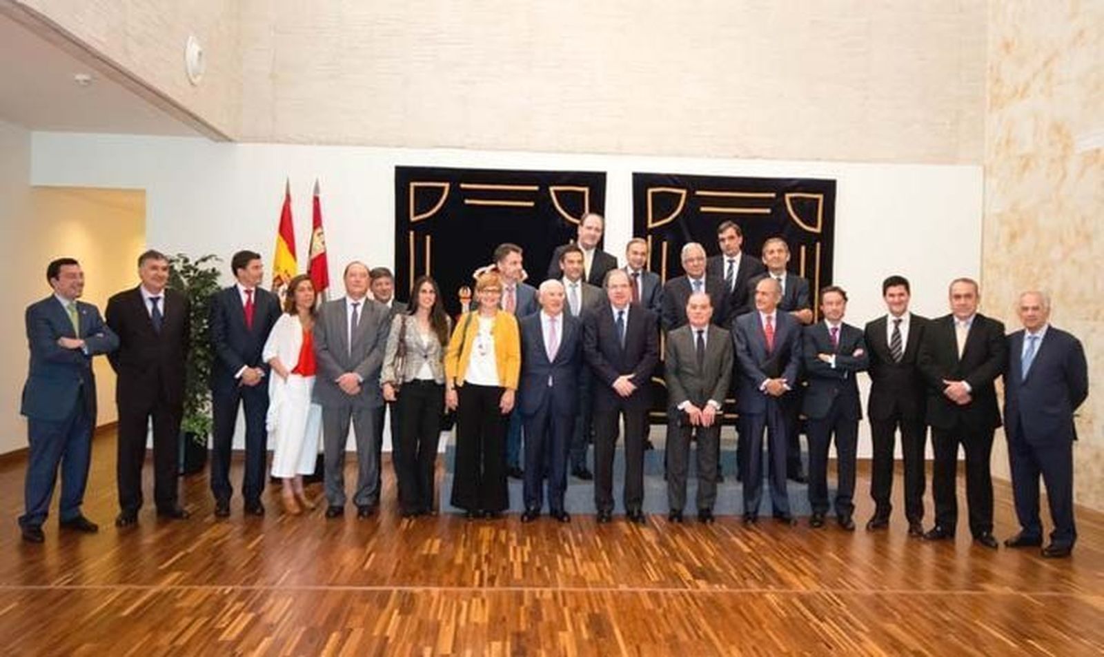 Herrera recibe a los miembros del Consejo de la Asociación para el Progreso de la Dirección
