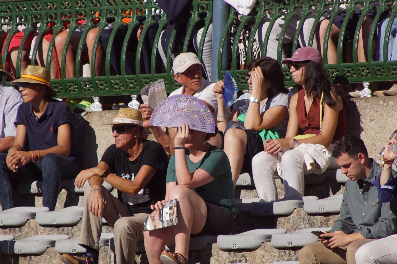 Así ha vivido la afición de La Glorieta el primer cartel de figuras de la feria: imágenes del ambiente en los tendidos y en el patio de cuadrillas