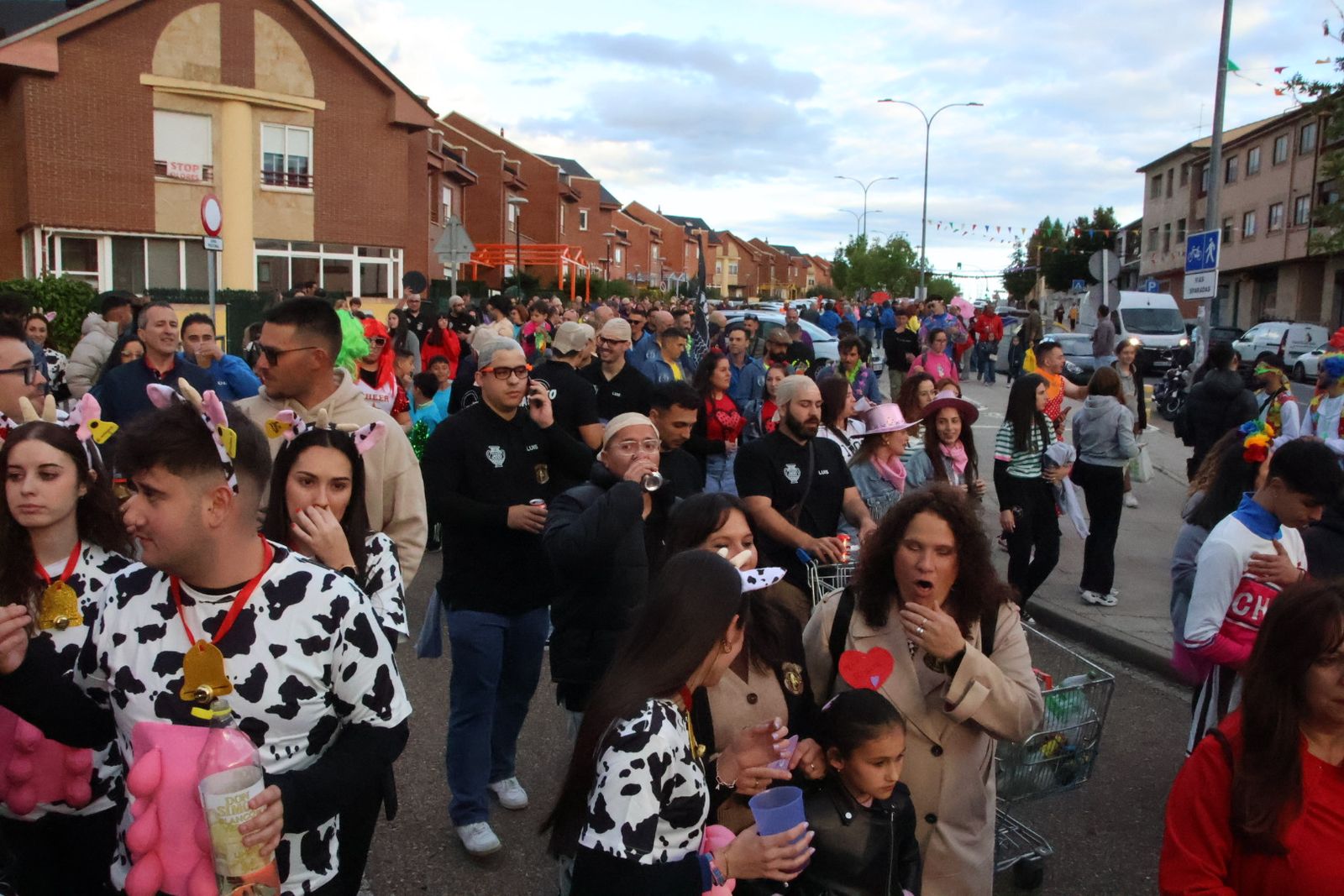  Villamayor, concentración y pasacalles de grupos y peñas