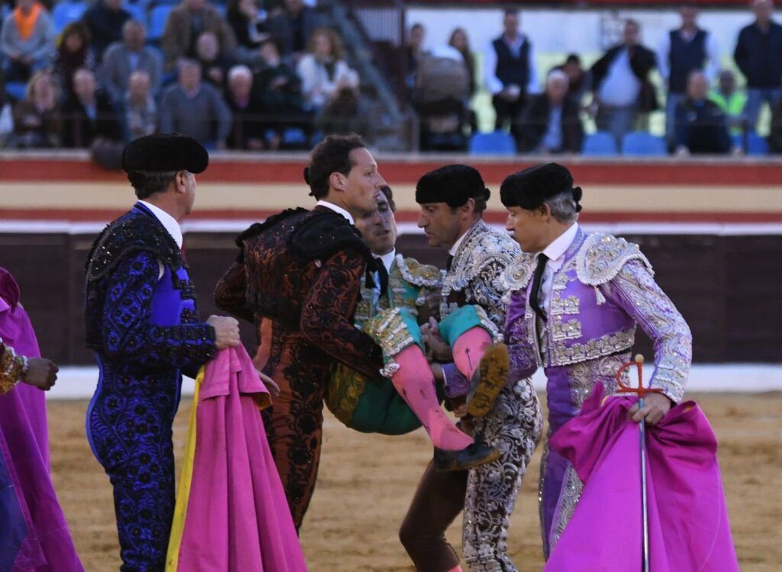 El zamorano Alberto Durán tras la cogida Fotografía: Copa Chenel