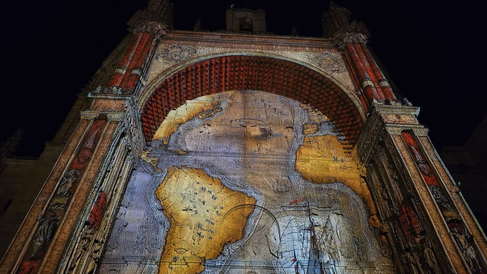 Videomapping en la fachada de la iglesia de San Esteban por la conmemoracion de el V Centenario de la Escuela de Salamanca