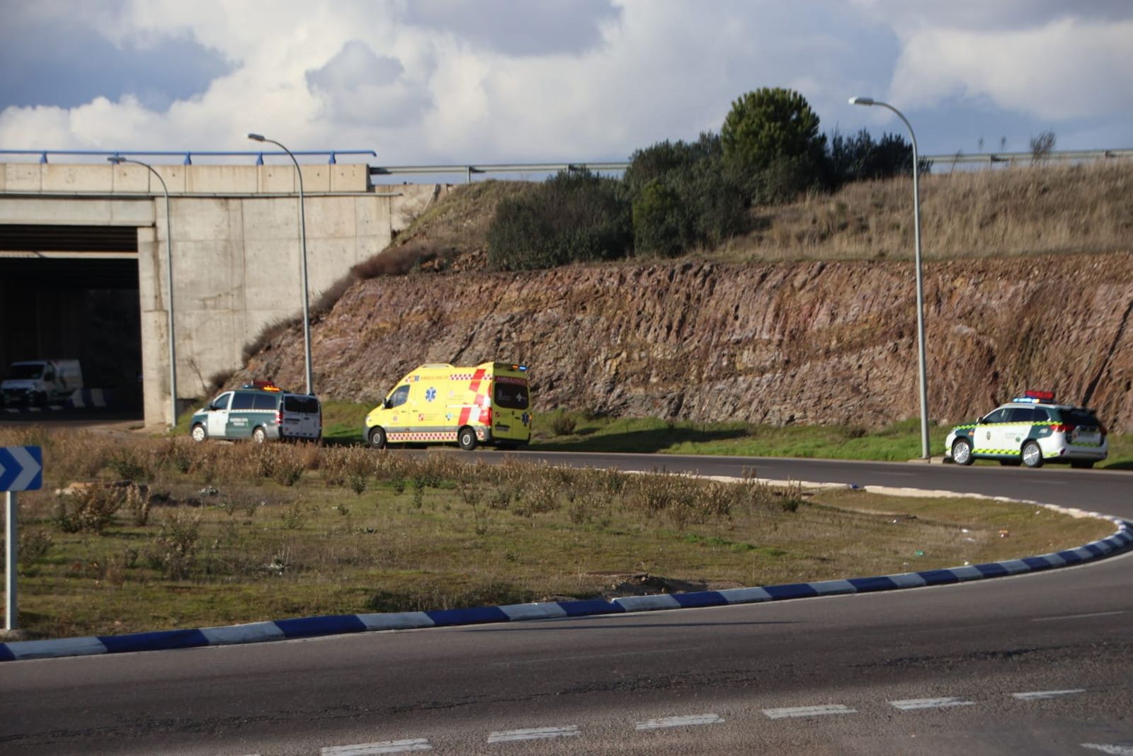 Un accidente entre un camión y un turismo se salda con un bebé y un adulto heridos