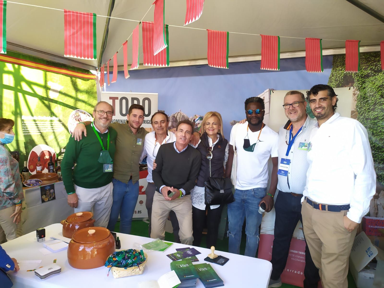 Representantes de VOX Zamora en VIVA 21