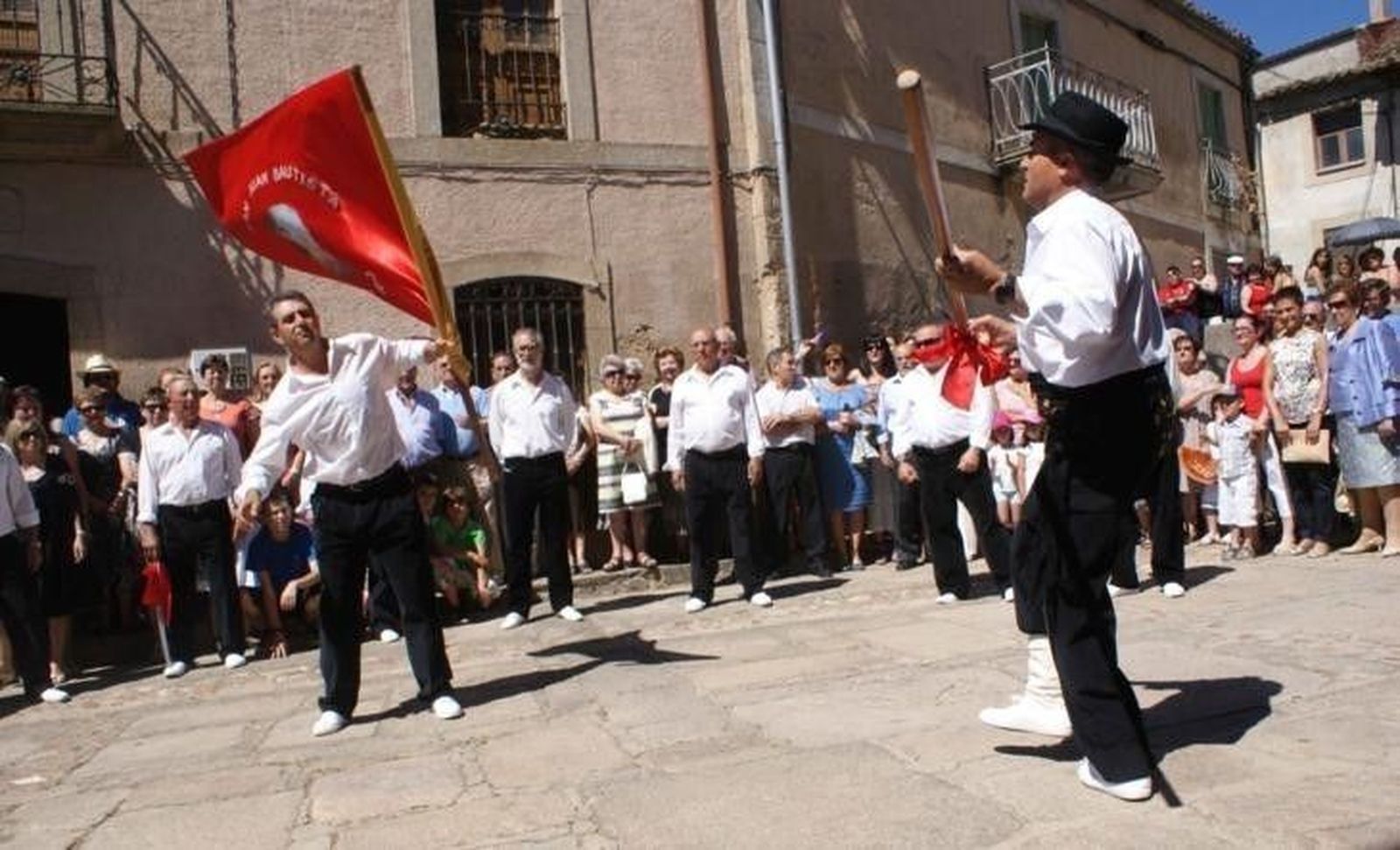 Todo preparado para celebrar las fiestas en honor a San Juan con toros, verbenas y el Baile de la Bandera