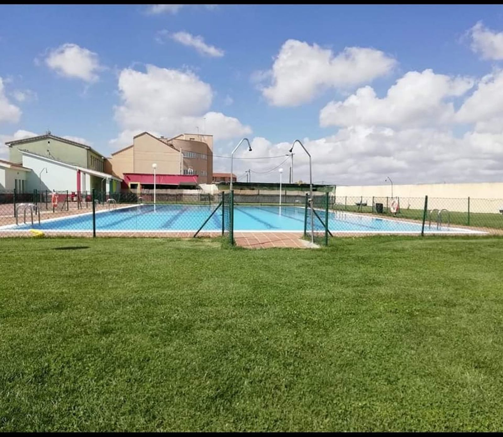 Piscina de Bermillo de Sayago. Archivo