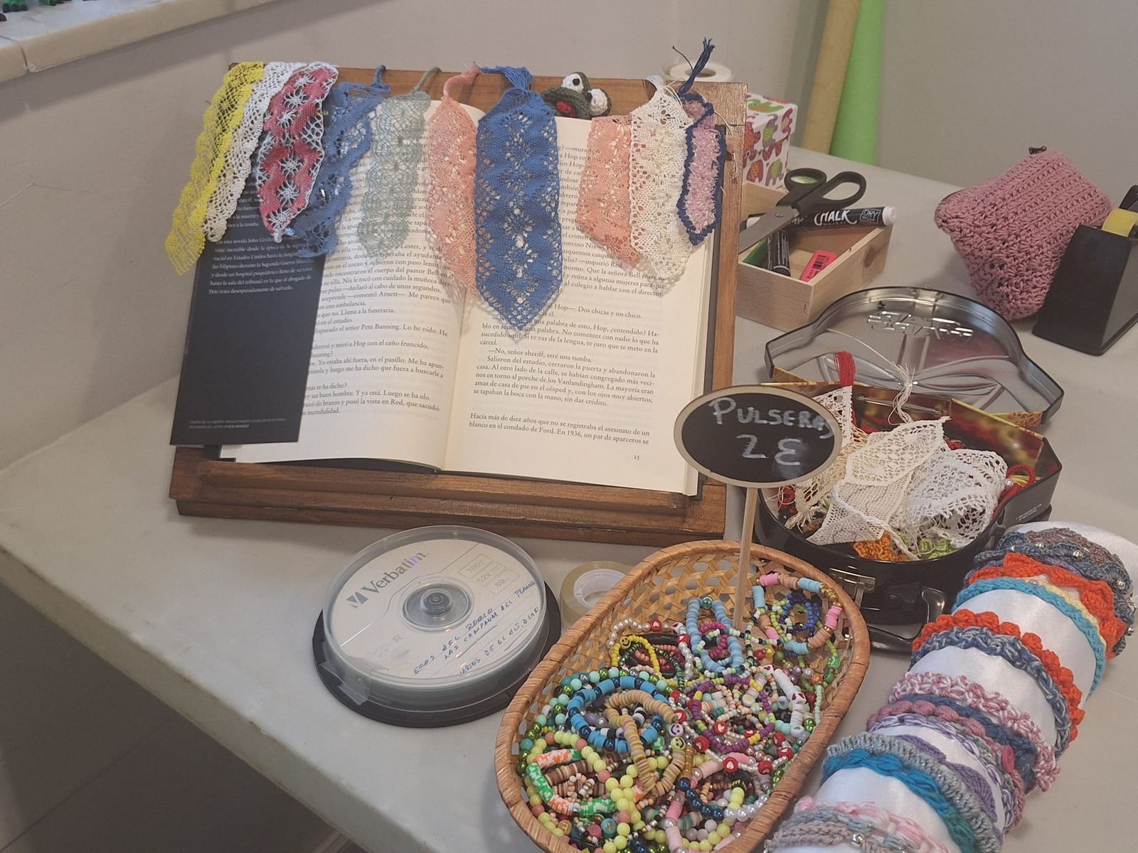 Mercadillo solidario Tejemaneje en Villamayor 2025 (15).jpeg