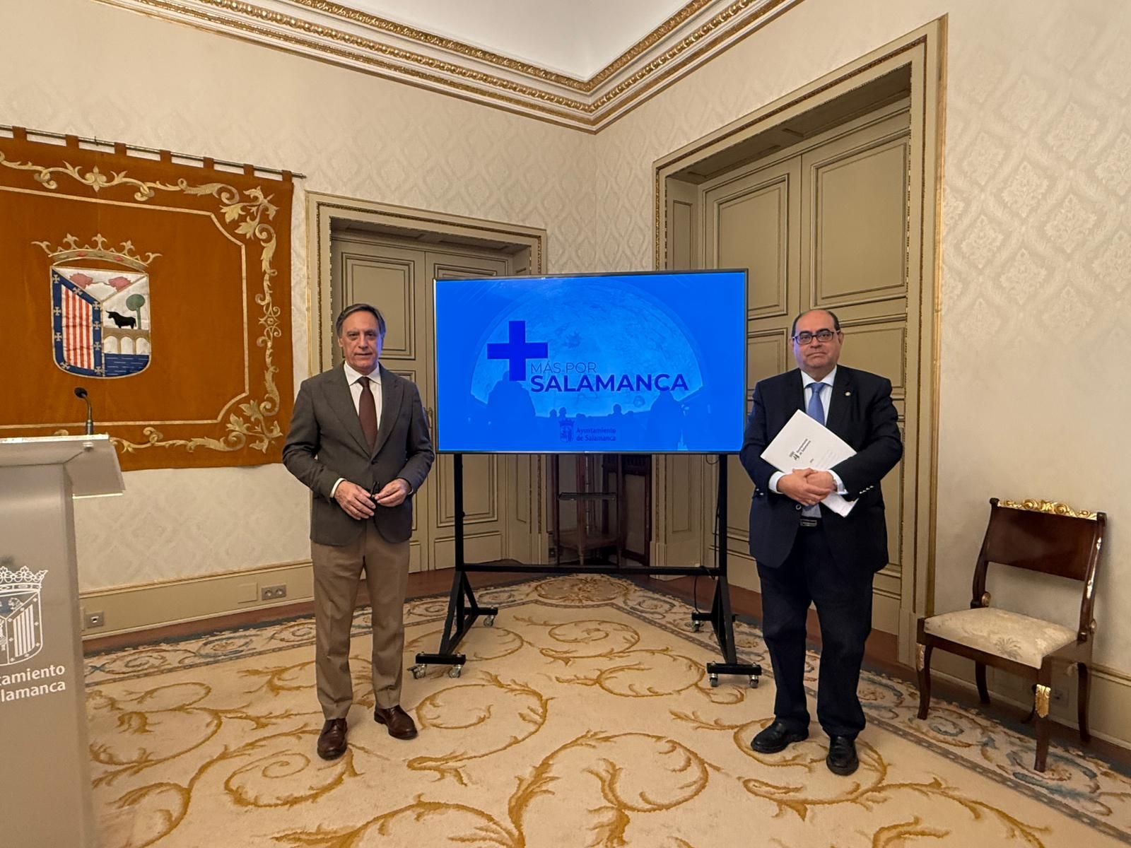 El alcalde de Salamanca, Carlos García Carbayo, presenta los proyectos municipales con cargo al superávit de 2025