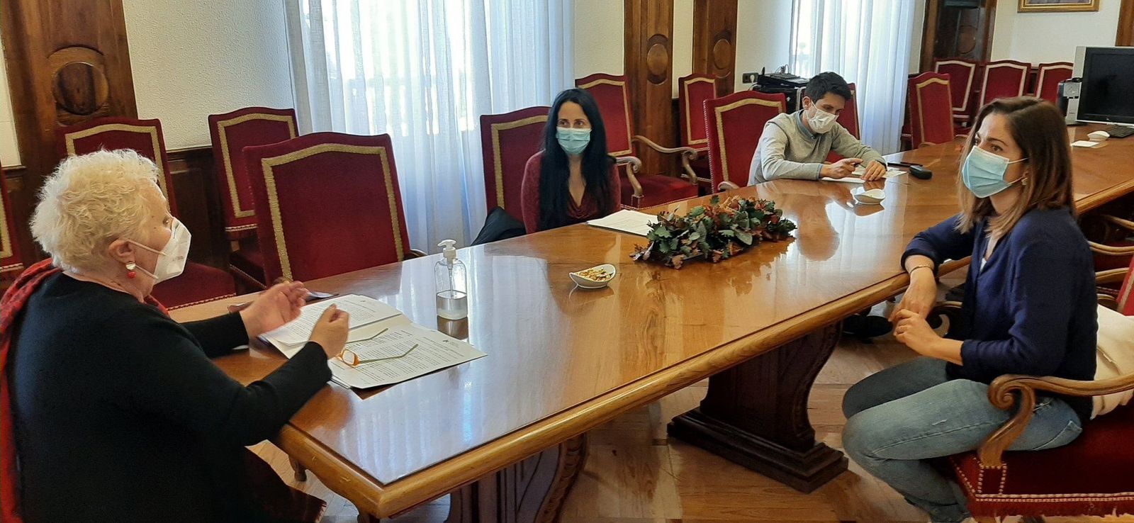 Imagen de archivo reunión del Colegio de Trabajo Social con la subdelagada del Gobierno de Salamanca