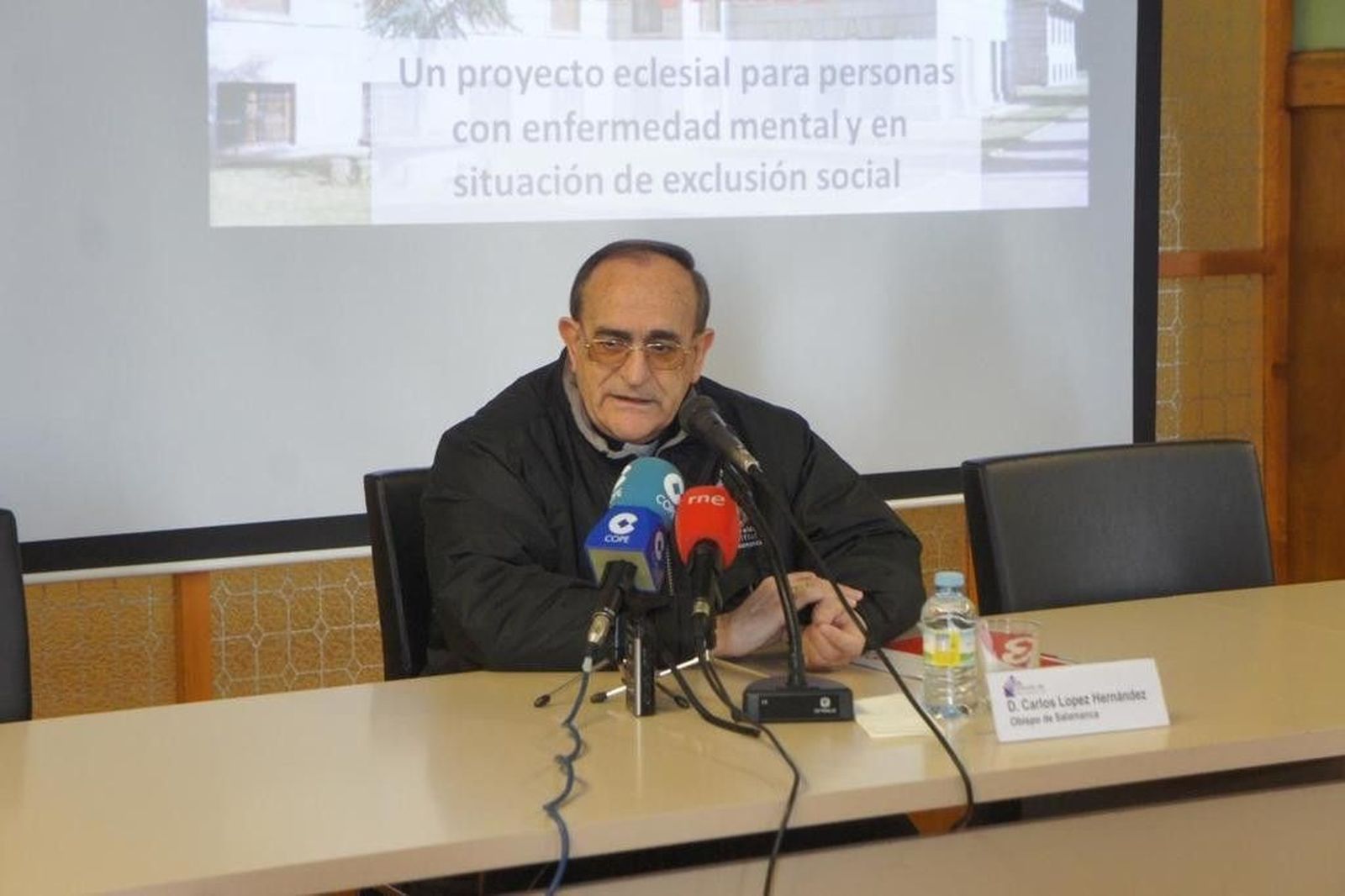 Visita obispo obras San Vicente de Paul