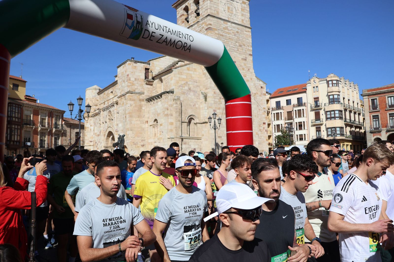 GALERÍA | Zamora arranca su Media Maratón: disfruta de las mejores imágenes de la salida
