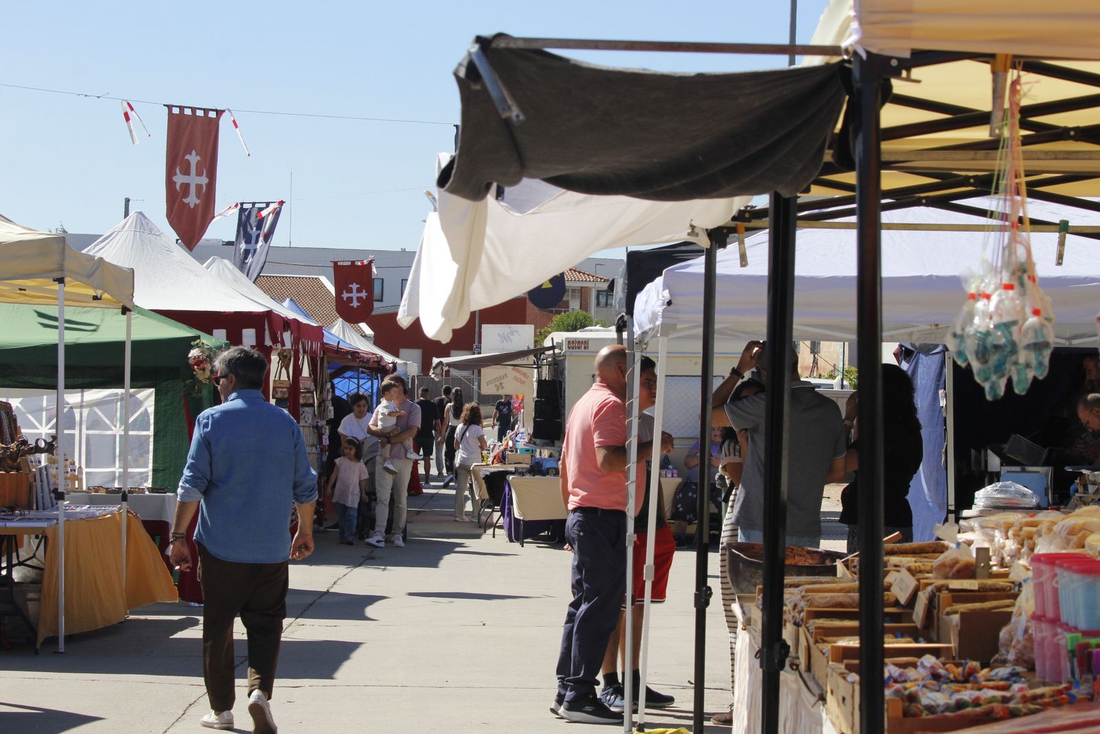 Vísperas nupciales apertura mercado en Aldeatejada