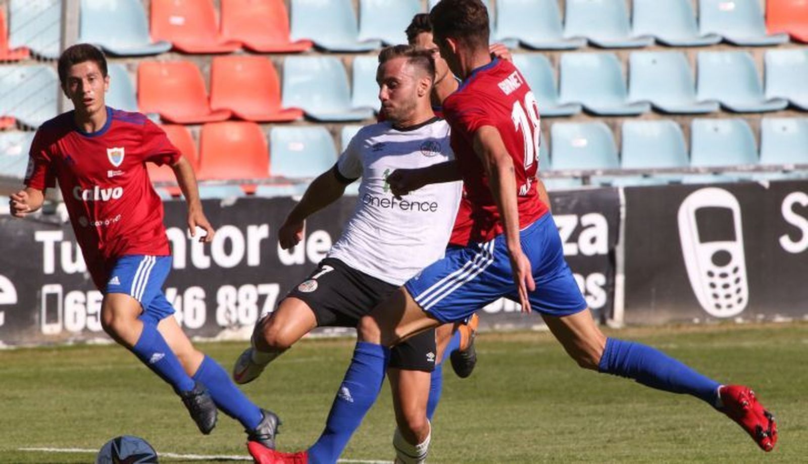 Carmona, en el duelo ante el Bergantiños / FOTO SALAMANCA24HORAS.COM