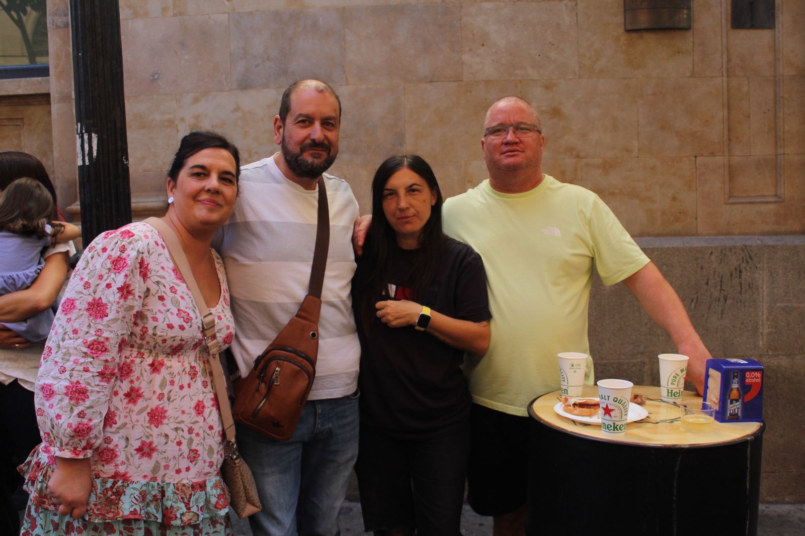 Ambiente en la Feria de Día en el mediodía de este domingo