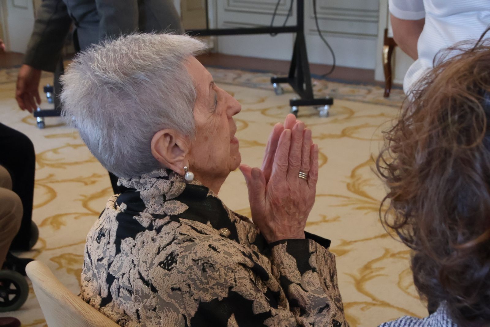 El alcalde de Salamanca, Carlos García Carbayo, preside el homenaje a personas centenarias de la ciudad
