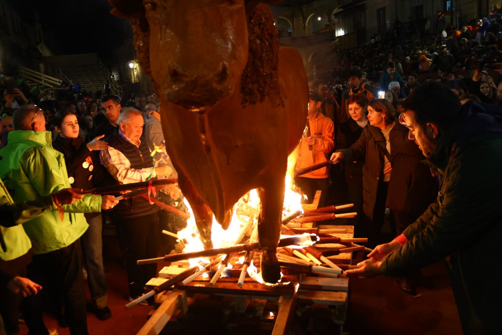 Pasacalles de cenizos en el Carnaval del Toro de Ciudad Rodrigo 2026