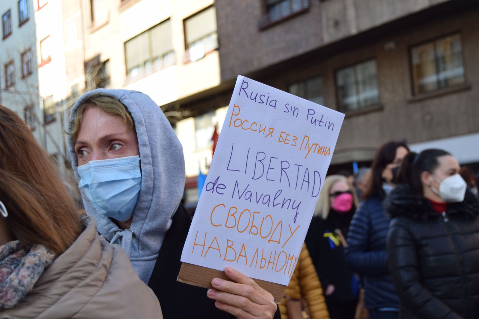 Un matrimonio ruso exiliado en Zamora muestra su rechazo a la invasión de Ucrania: “Putin es el enemigo de su propia gente”. Foto: Manel Hernández.