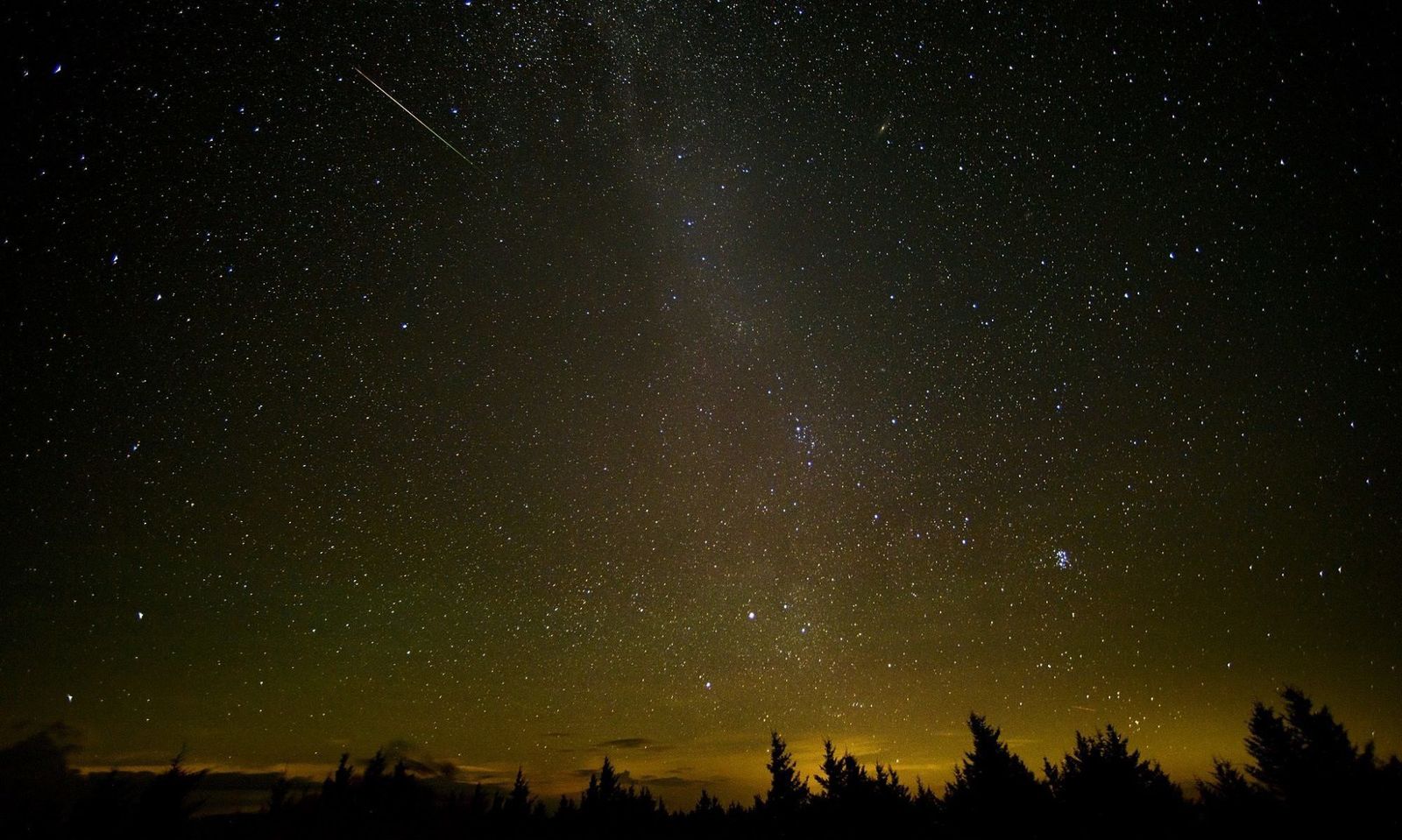 Lluvia de estrellas, noche. Archivo.