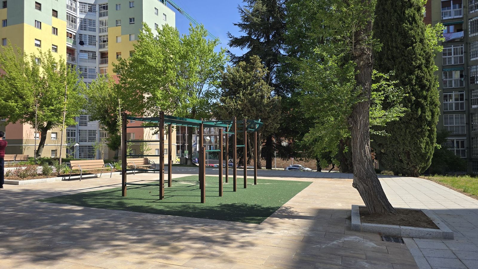 El alcalde de Salamanca, Carlos García Carbayo, visita las obras de urbanización de la plaza de Santa Cecilia del barrio de San José