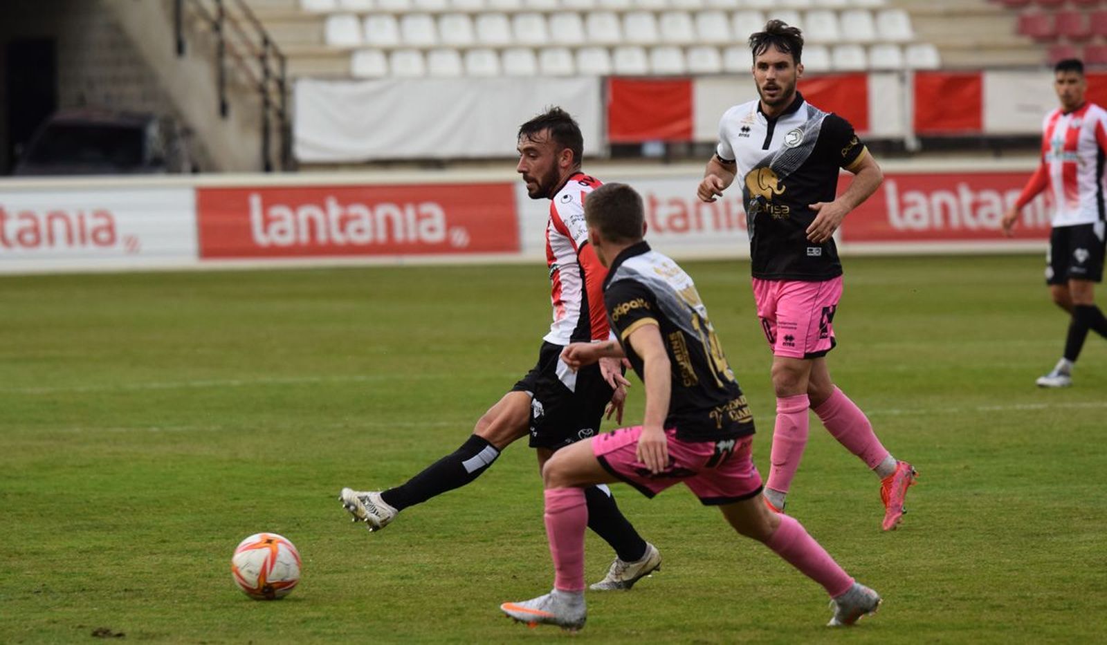 Jordan da un pase en el duelo ante Unionistas