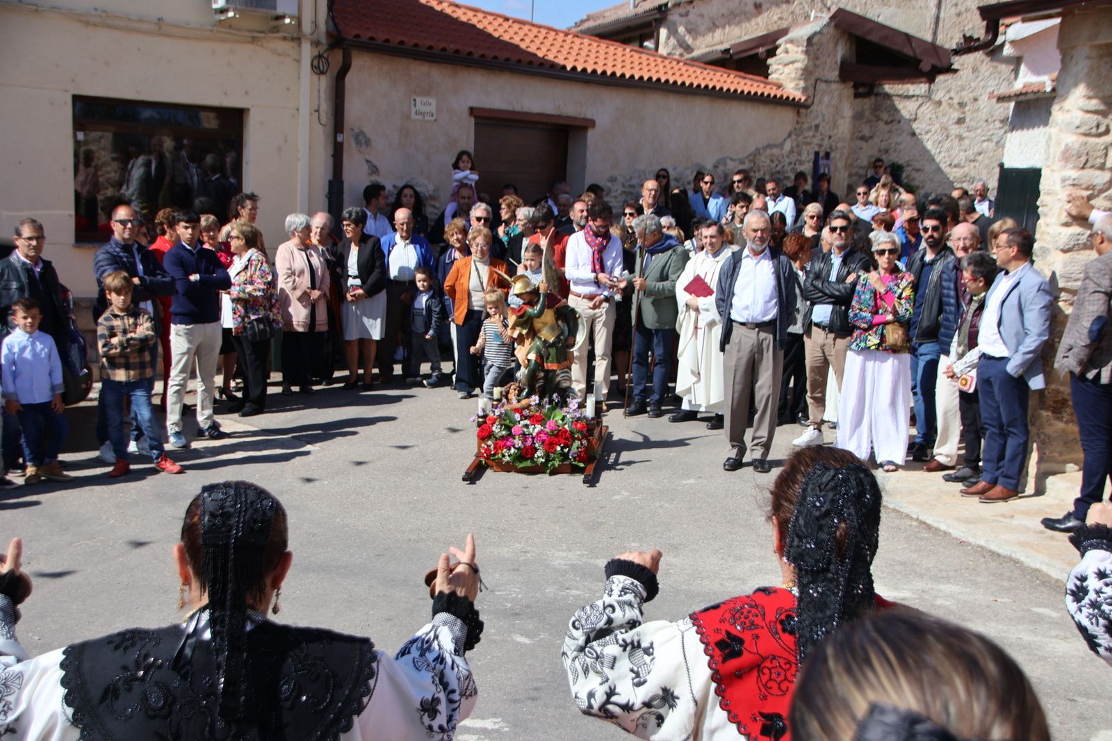 Misa en honor a San Miguel y bailes charros
